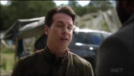 La Brea - Season 02 Episode 01